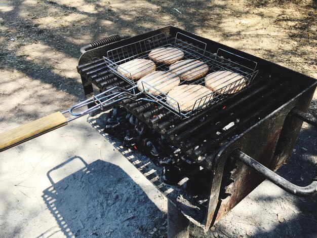 Photo close-up high angle view of barbecue grill