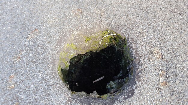 Photo close-up of hole in stone