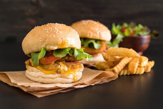 Photo close-up of home made fresh tasty burger