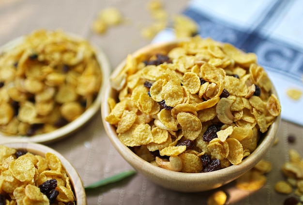 Close up honey caramel cornflakes with raisins and cashews