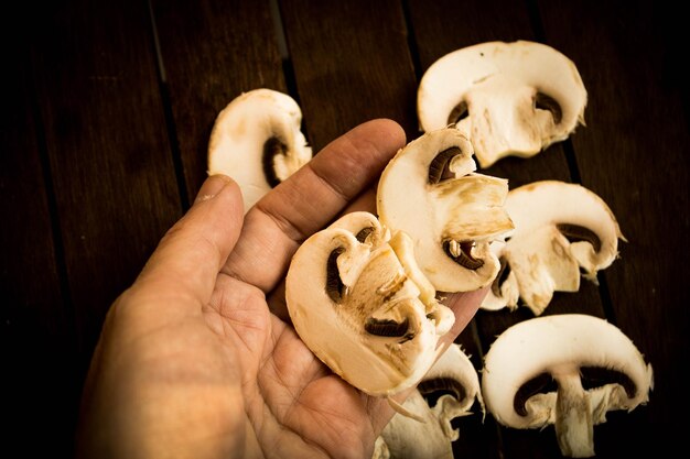 Photo close-up of human hand holding food