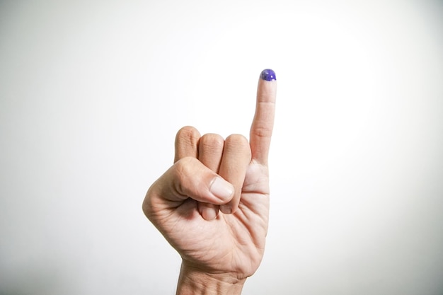 Photo close-up of human hand over white background