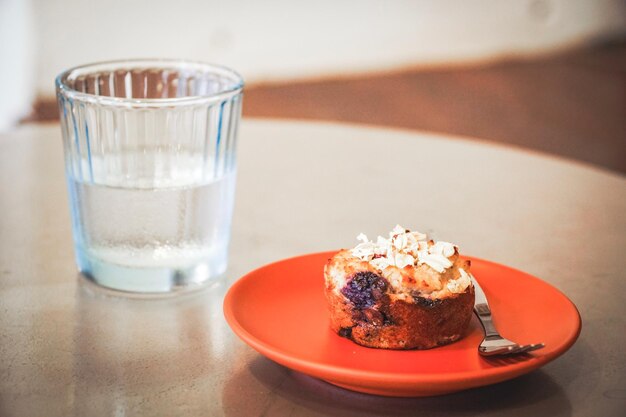 Photo close-up of ice cream in glass on table