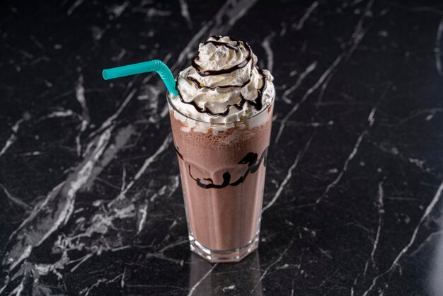 Photo close-up of ice cream in glass on table