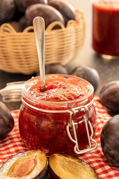 Photo close-up of ice cream in jar on table