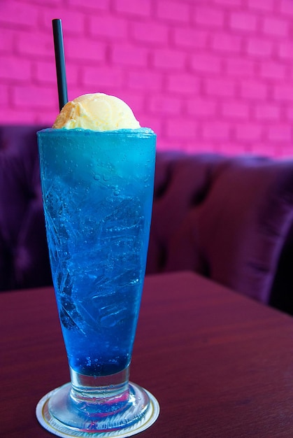 Photo close-up of ice cream on table