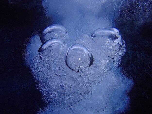 Photo close-up of ice cubes in glass