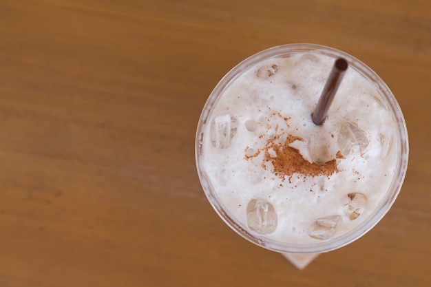 Photo close up of iced coffee with straw