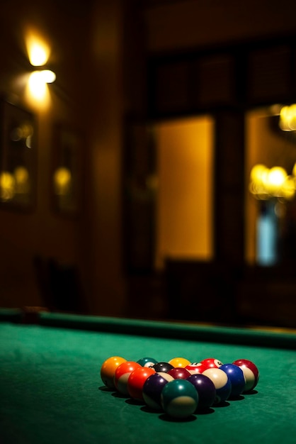 Photo close-up of illuminated balls on table