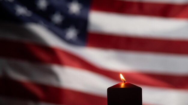 Photo close-up of illuminated candle