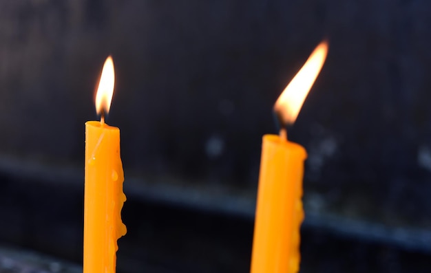 Photo close-up of illuminated candles