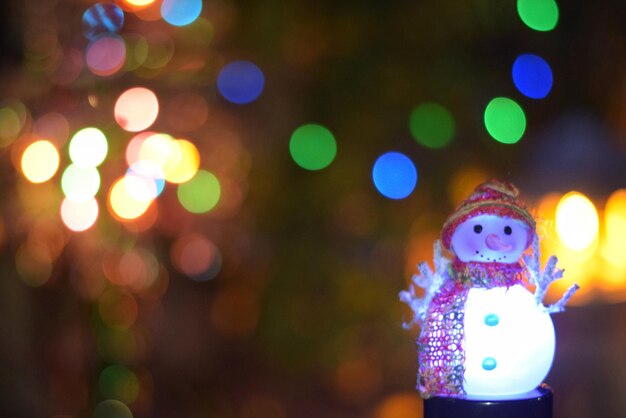 Foto close-up della decorazione natalizia illuminata