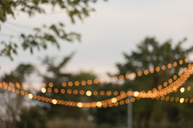 Photo close-up of illuminated christmas lights against sky at dusk