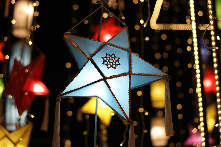 Photo close-up of illuminated christmas lights at night