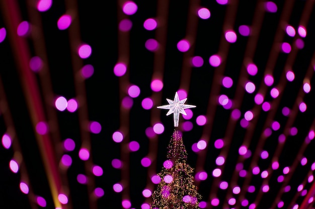 照らされたクリスマスライトのクローズアップ