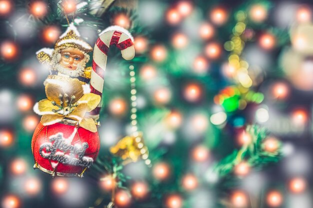 Photo close-up of illuminated christmas tree