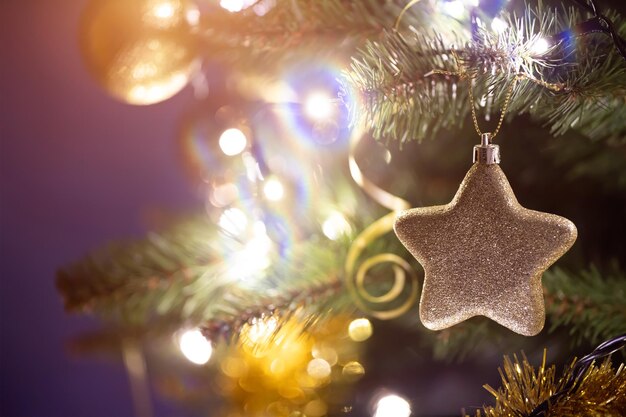 Photo close-up of illuminated christmas tree