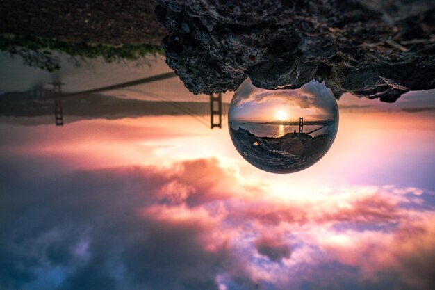 Photo close-up of illuminated crystal ball hanging on tree