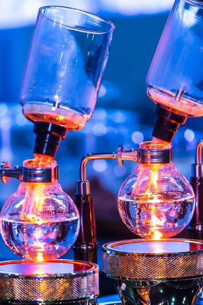 Photo close-up of illuminated glass bottle on table