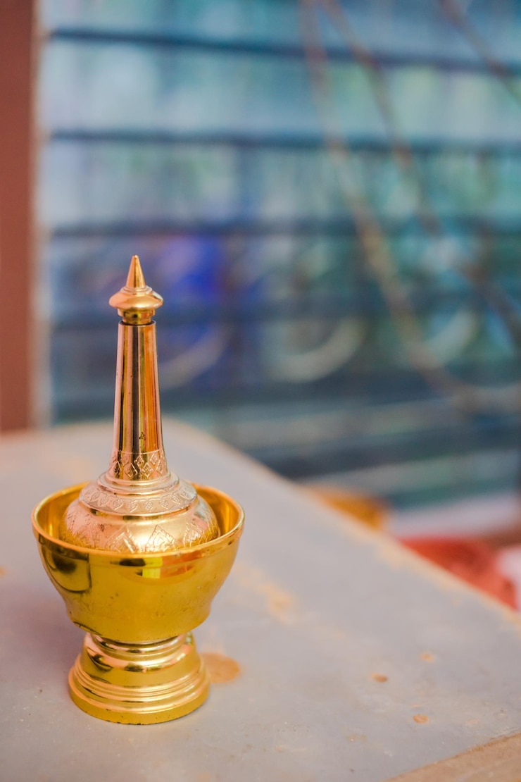 फोटो close-up of illuminated lamp on table