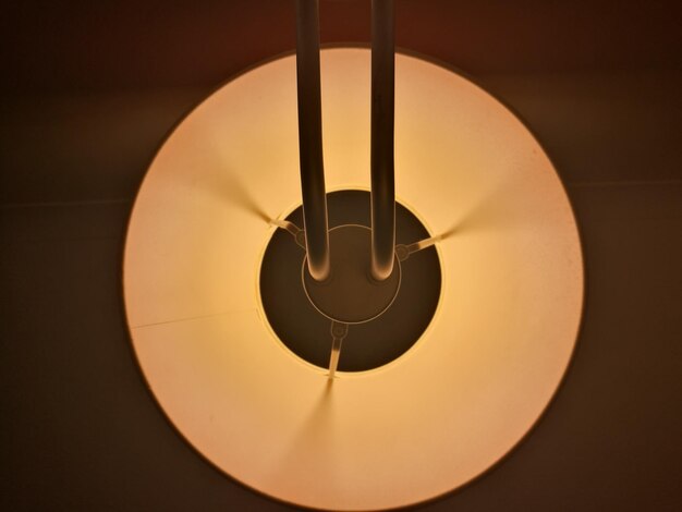 Photo close-up of illuminated lamp