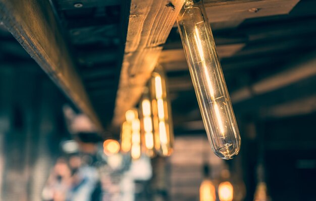 Photo close-up of illuminated light bulb