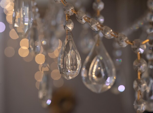 Photo close-up of illuminated light bulb