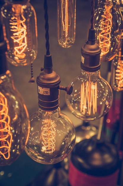 Photo close-up of illuminated light bulbs
