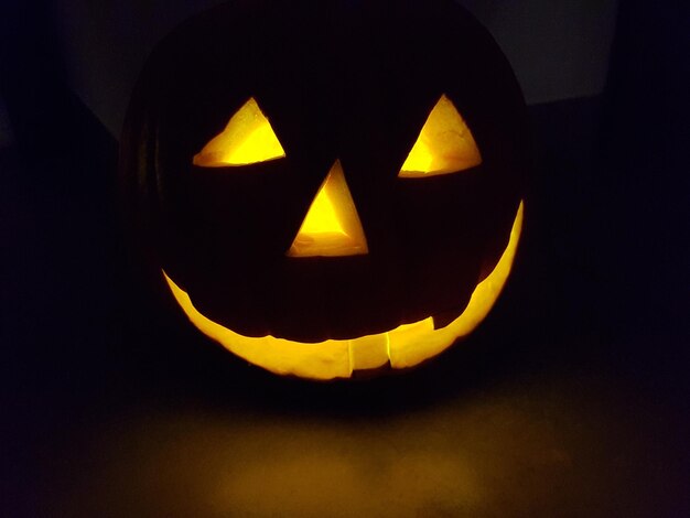 Photo close-up of illuminated pumpkin at night