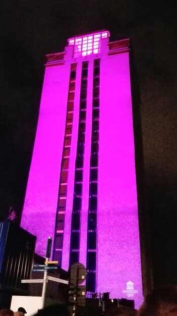 Photo close-up of illuminated street light