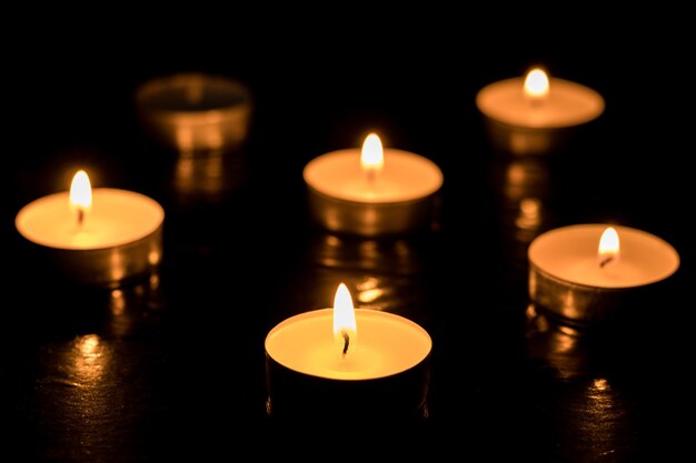 Photo close-up of illuminated tea light