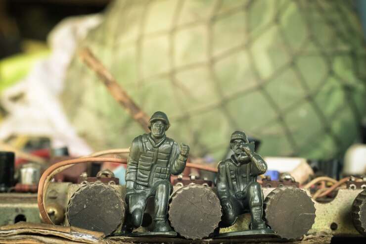 Закройте изображение игрушечной военной армии на поле битвы