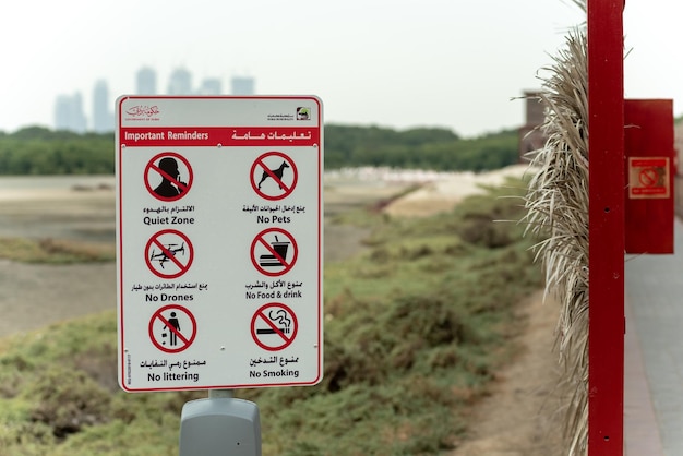 Photo close-up of information sign on beach against sky