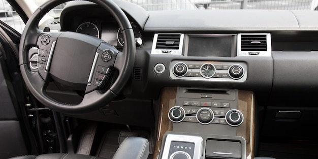 Foto vista interna del primo piano di un'automobile di lusso