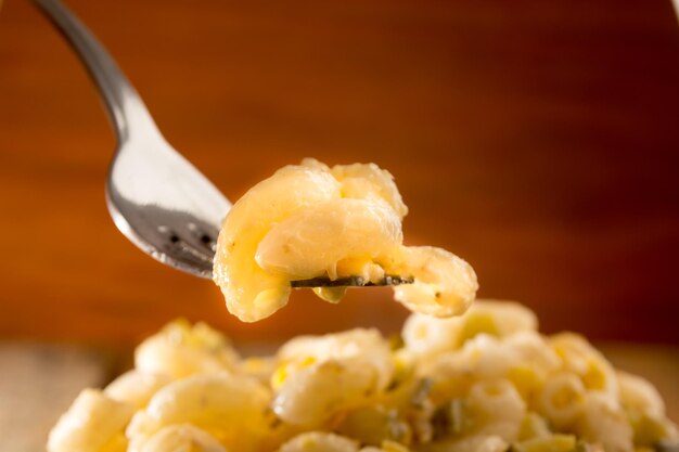 Foto close-up di un'insalata italiana con pasta