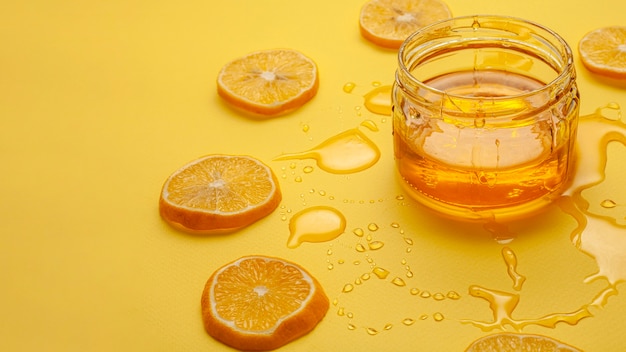 写真 蜂蜜とレモンのクローズアップ瓶