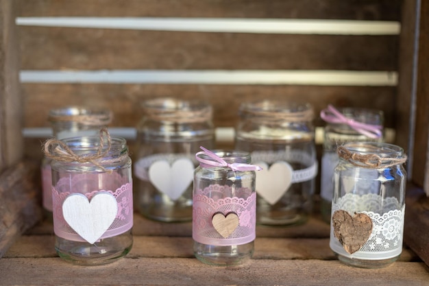 Photo close-up of jars on table