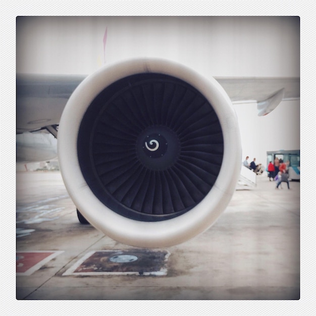 Photo close-up of jet engine of airplane