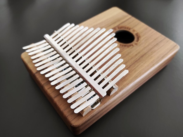 Foto primo piano strumento musicale kalimba strumento musicale africano kalimba