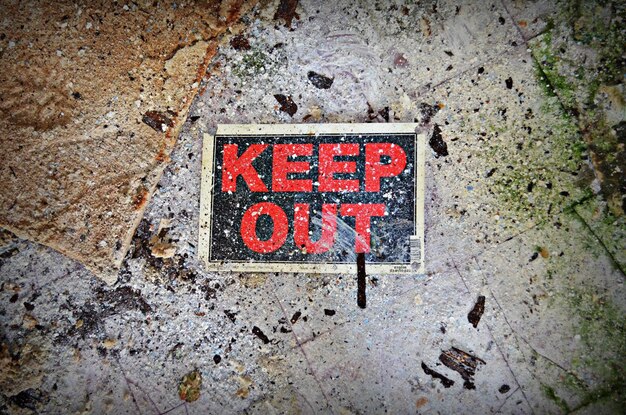 Photo close-up of keep out warning sign