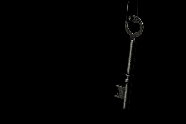 Photo close-up of key against black background