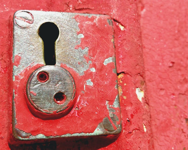 Photo close-up of keyhole on mailbox