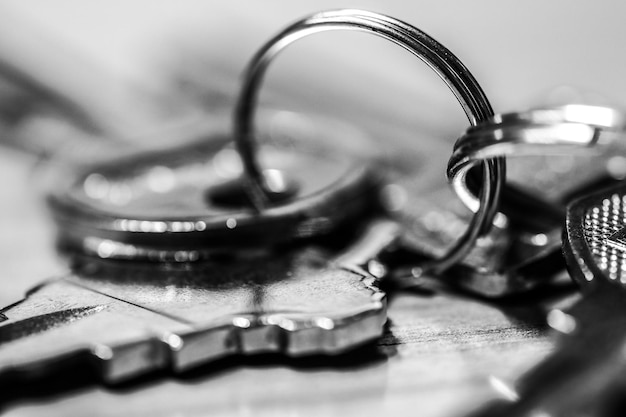 Photo close-up of keys on table