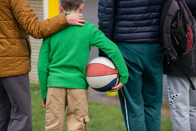 Photo close up kid carrying ball