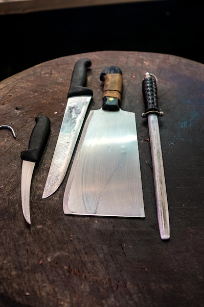 Photo close-up of knives on wood