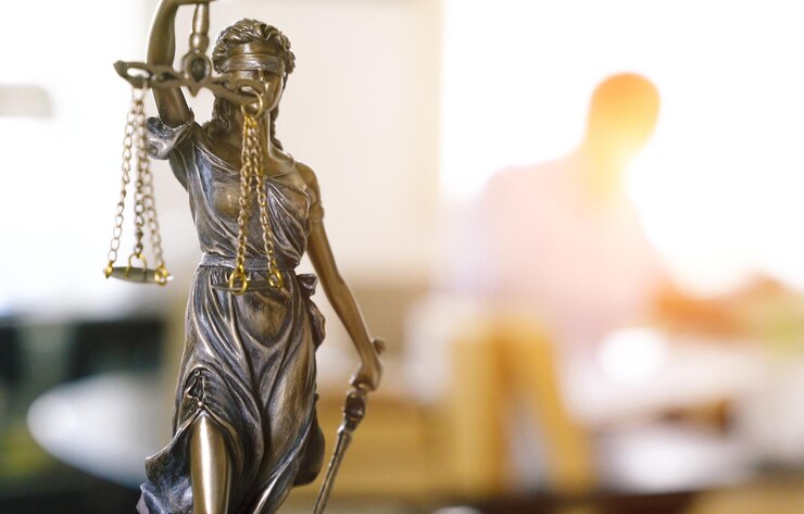 Photo close-up of lady justice in office