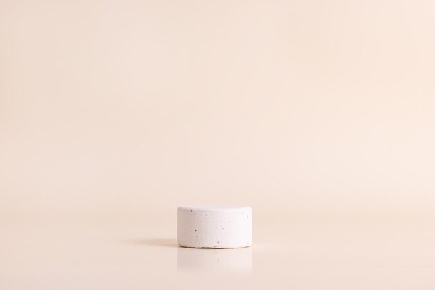 Photo close-up of lamp on table against white background