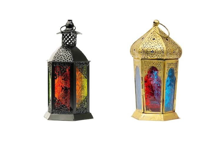 Photo close-up of lantern against white background