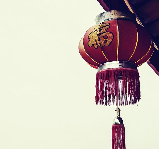 Photo close-up of lantern hanging against clear sky