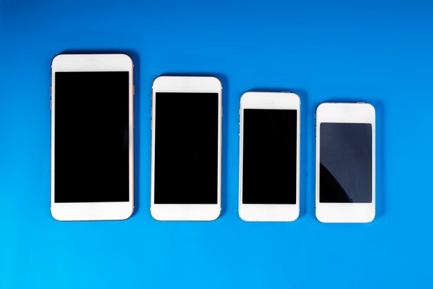 Photo close-up of laptop on blue background